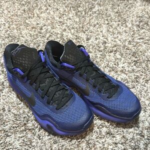 Men’s Kobe Nike sneakers. Size 7.5.